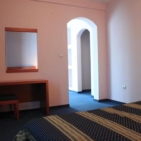Hotel Apollonia Priștina Cameră foto