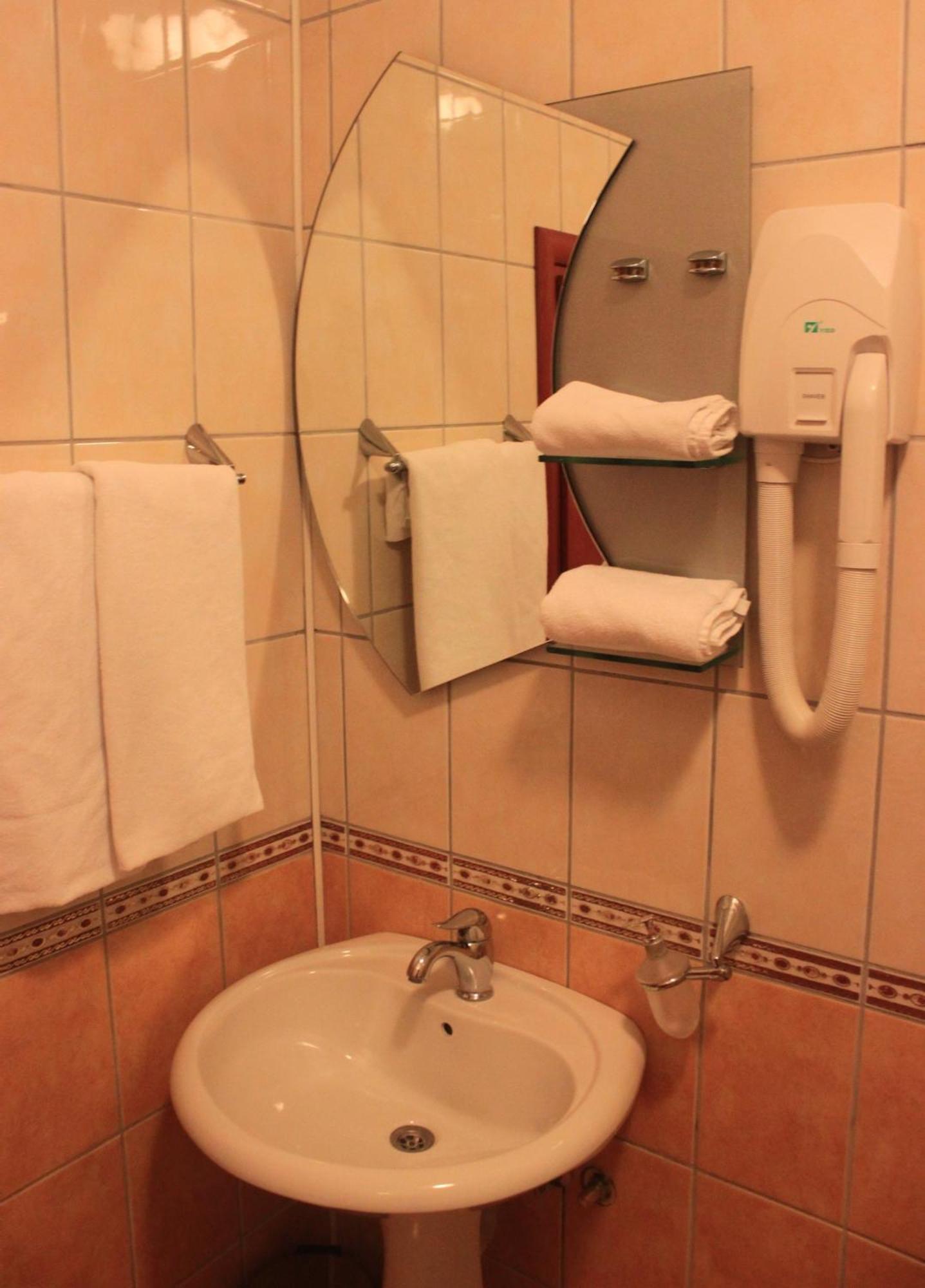 Hotel Apollonia Priștina Cameră foto