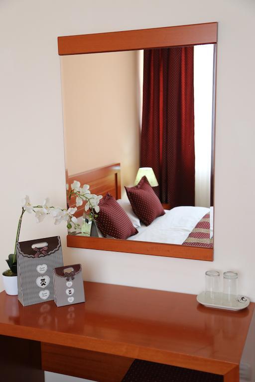 Hotel Apollonia Priștina Cameră foto