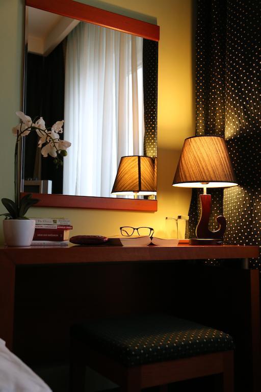 Hotel Apollonia Priștina Cameră foto