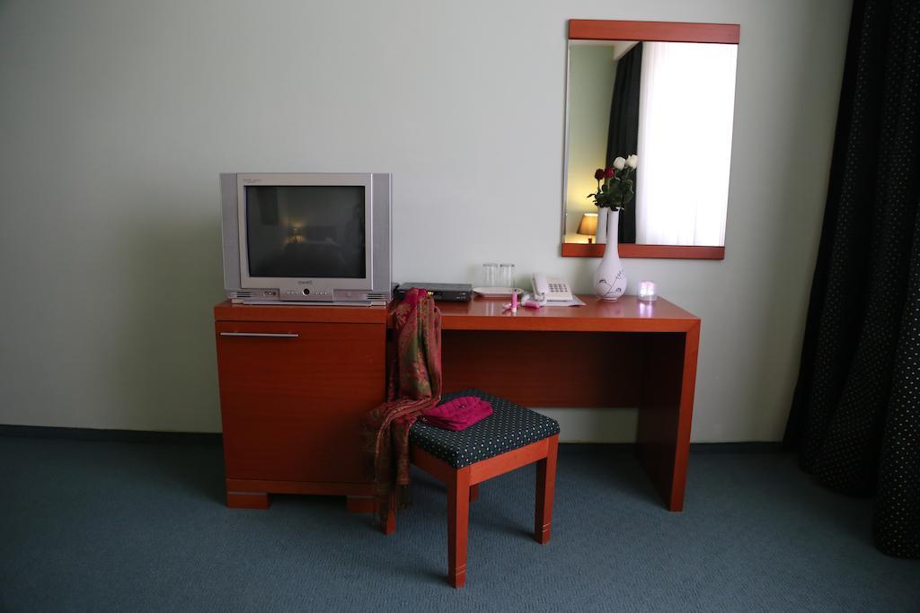 Hotel Apollonia Priștina Cameră foto