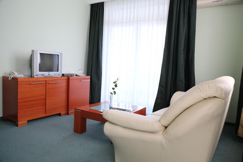 Hotel Apollonia Priștina Cameră foto