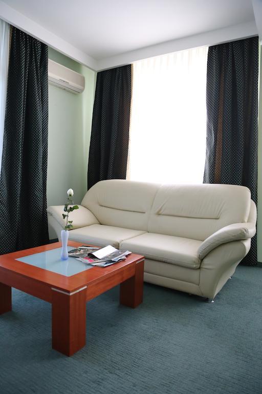 Hotel Apollonia Priștina Cameră foto
