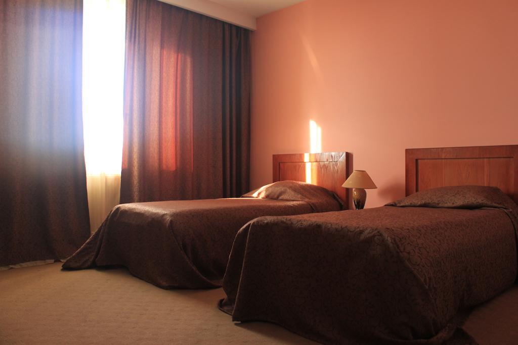 Hotel Apollonia Priștina Cameră foto
